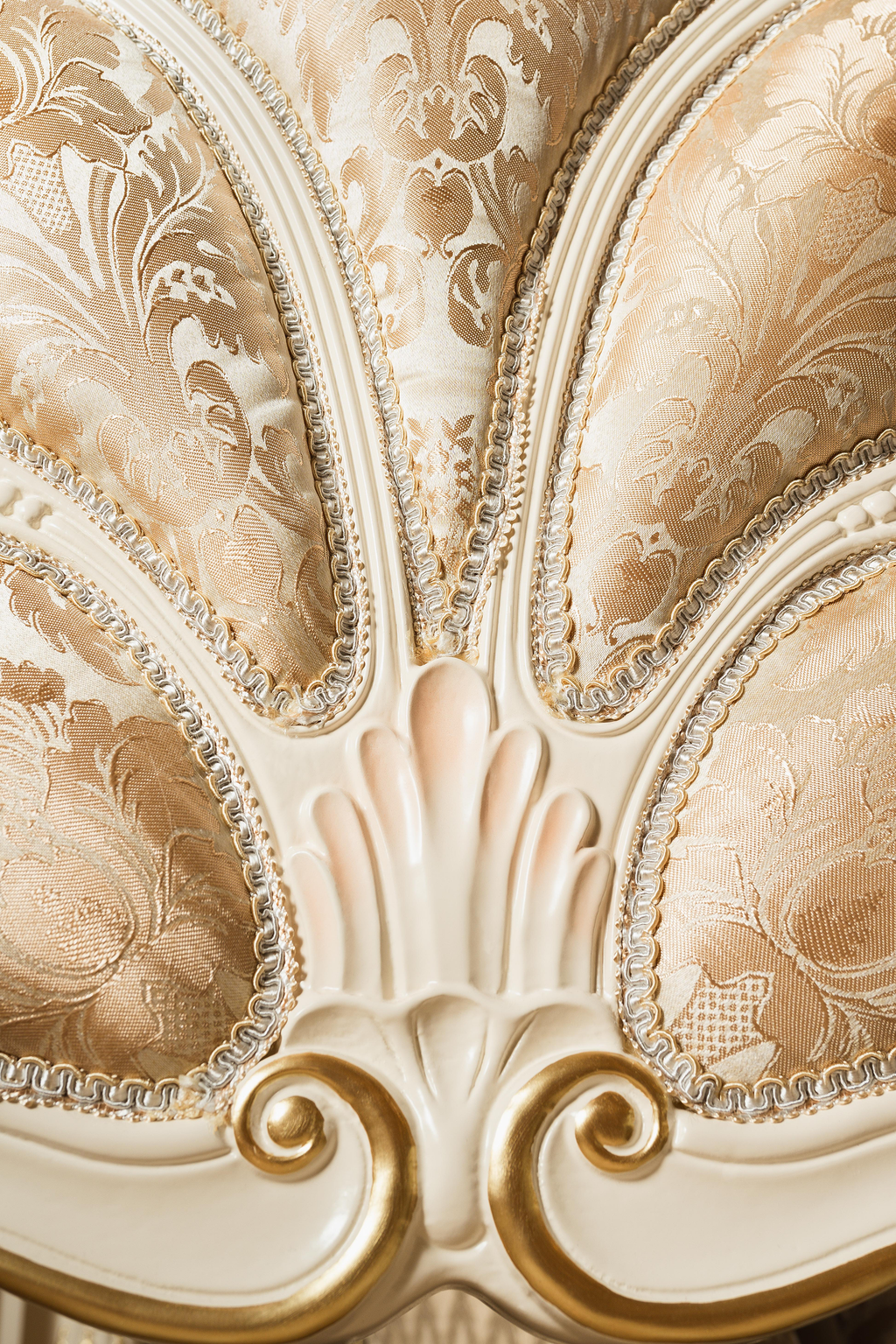 The CAMILLA Dining Set