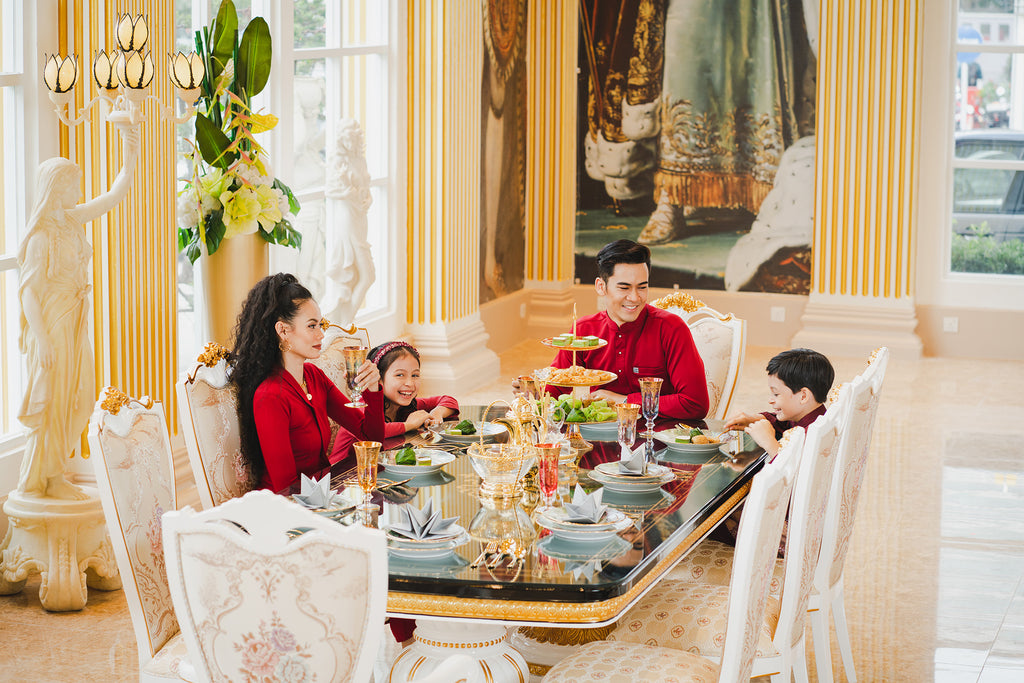 The VITTORIA 8 Seater Dining Set