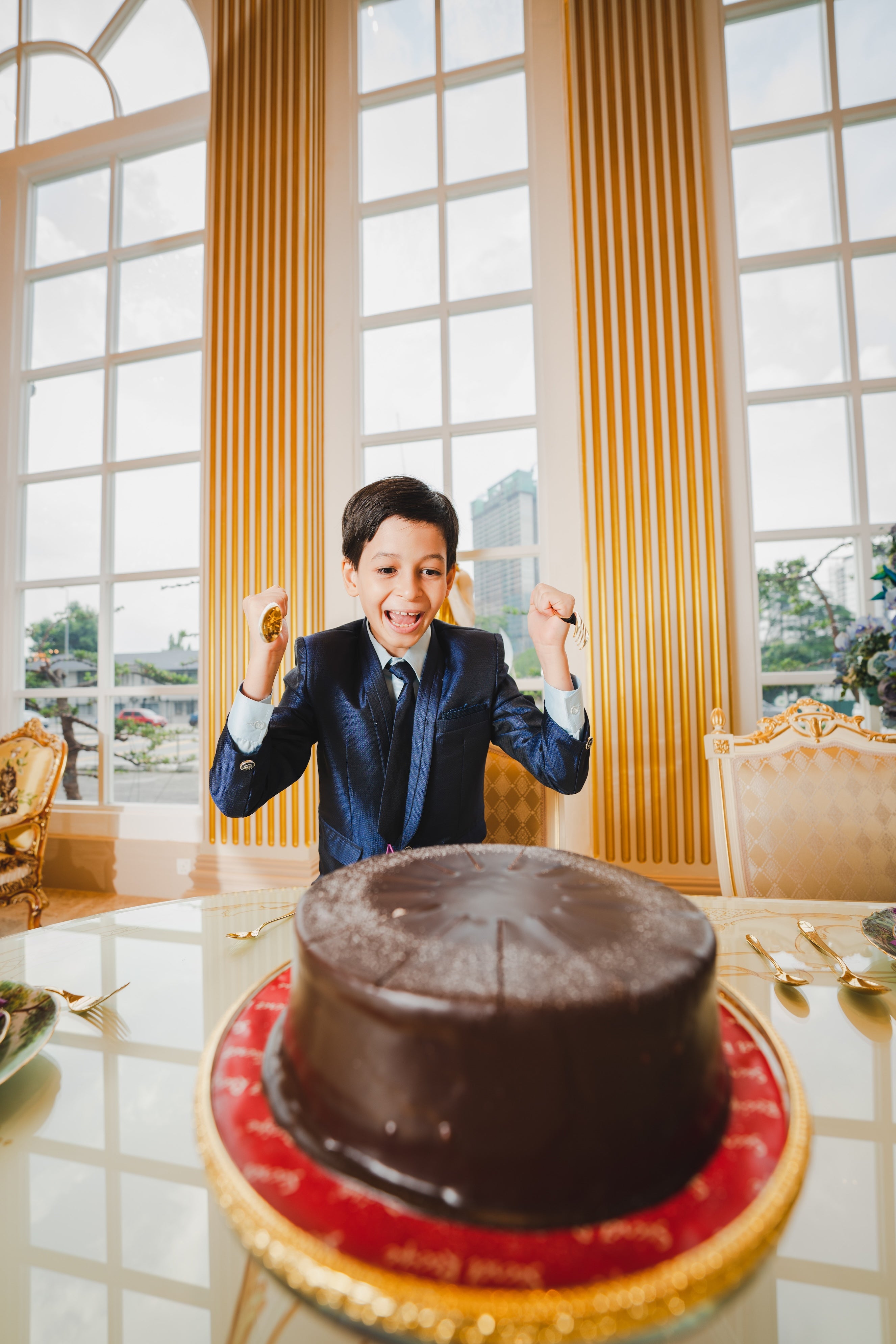 The RAFFINATO Italian Dining Set by Fratelli Origgi